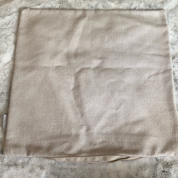 Accent pillow cover. Fits 18” x 18” pillow. - Picture 4 of 5